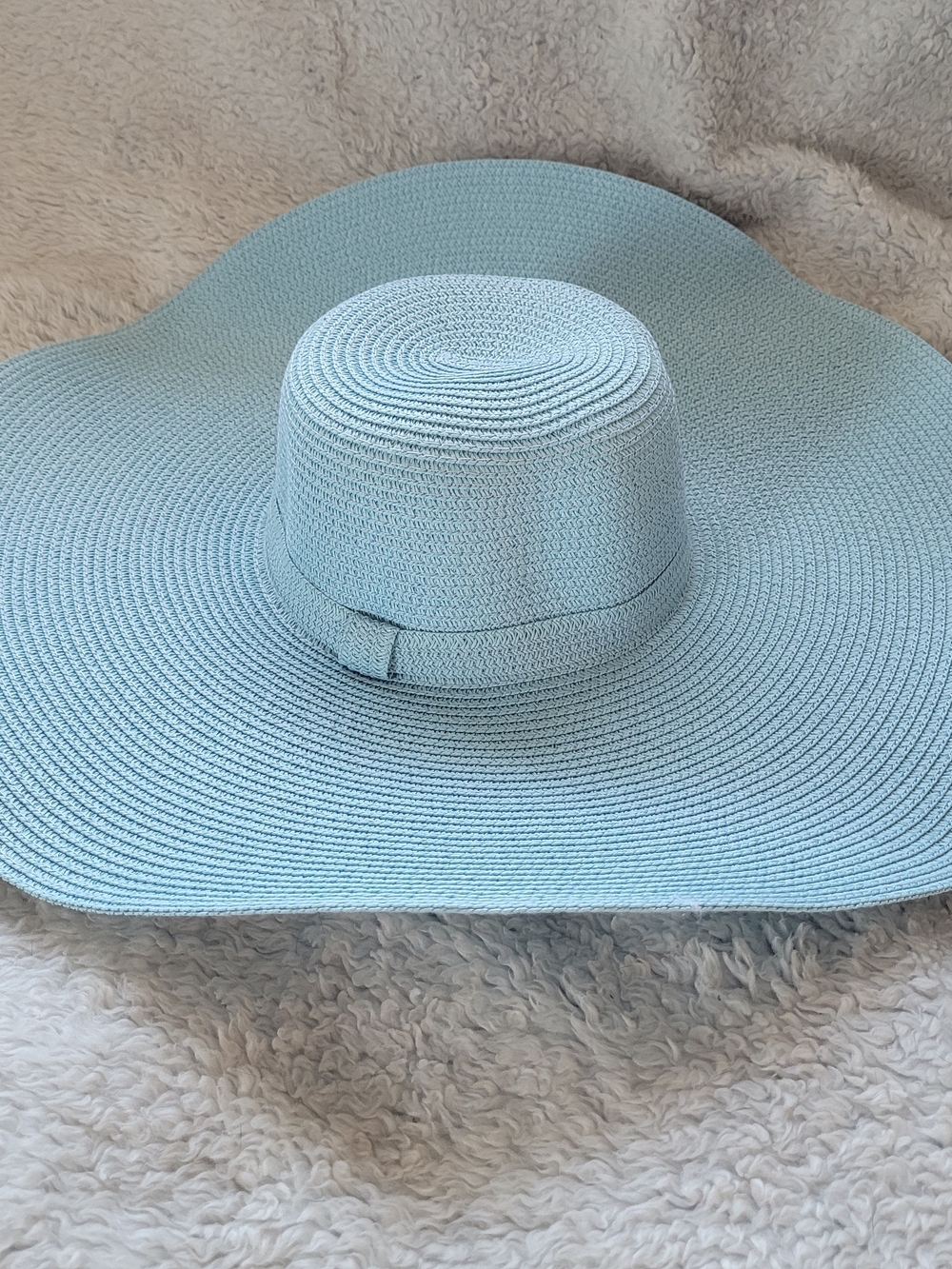 Odiva wide-brimmed light blue packable floppy straw sun beach hat